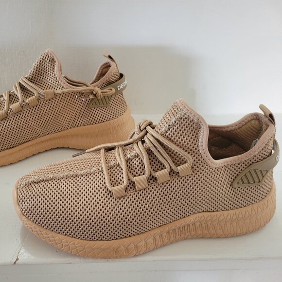 NEW Men's Brown Slip-on Sneakers With Shoelaces Lightweight And Breathable Sz 7 - Picture 1 of 4